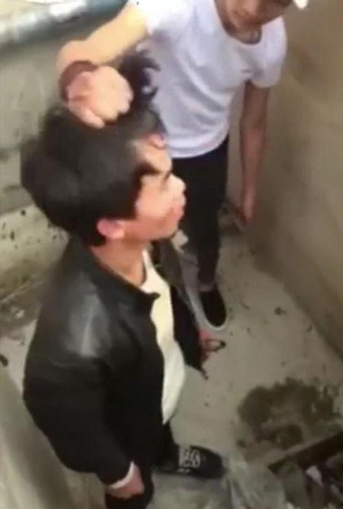 踩头视频,揭秘踩头视频背后的惊悚故事